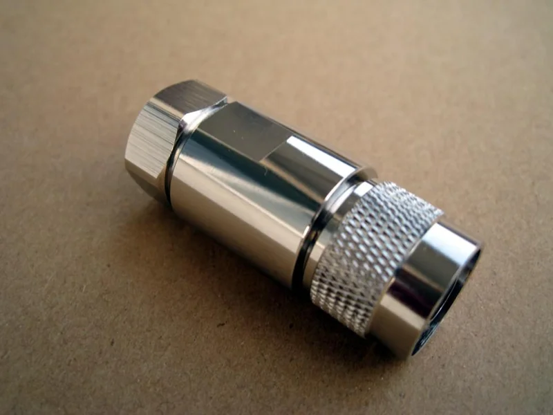 1/2 connector